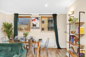 2 Bedroom Riverside Apartment Short Term Rental & Flexible Renting Canary Wharf!