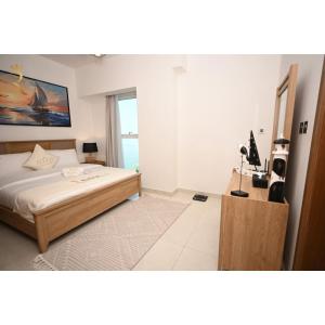 Scenic 2BR Stay Serene Escape in Al Bandar