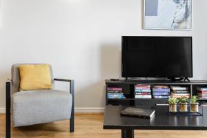 2 Bedroom Apartment Short Term Rental & Flexible Renting Canary Wharf With Free parking and Free WiFi