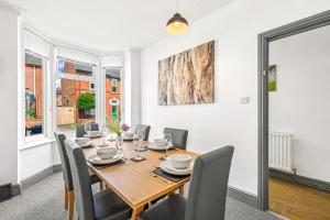 3-bedroom townhouse Short Term Rental & Flexible Renting Lincoln With Free WiFi & Free parking