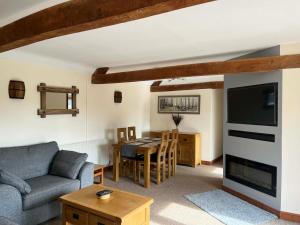 Stable Cottage, Old Mill Farm, Cotswold Water Park
