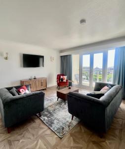 Great Modern Sea View Apartment on the Promenade