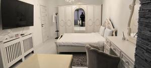 Luxury Apartment at Unique opposite Palas with Parking