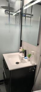 Luxury Apartment at Unique opposite Palas with Parking