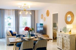 MARBELLA BANUS SUITES - Banús, Playa Rocio Seaside Complex, 3BDRM-3BR, Direct Access to the Beach, Large Outdoor Terrace, 3 min Walk to Puerto Banús