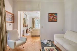 House with swimming pool in Aix