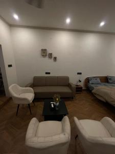 Studio Apartment-1Rk Private flat by FRNDS living