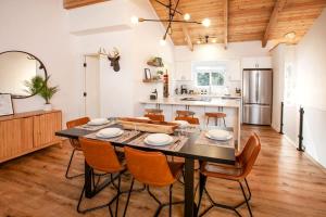 Stylish Mountain-View Townhome with Modern Comforts near Lake Tahoe in Incline Village, Nevada