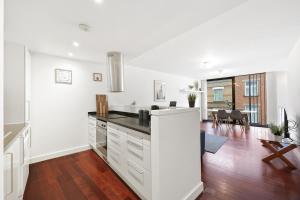 2 Bedroom Apartment Short Term Rental & Flexible Renting Shoreditch with Free WiFi & Balcony
