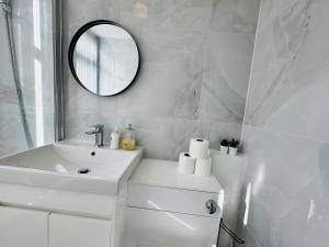 Studio Apartment Free Parking Prime Location