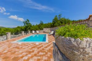 Rustic Villa Fragola with heated pool