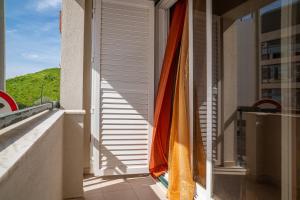 Brisa de Sesimbra - Spacious Family Apartment, 5min Walk to the Beach with Private Parking