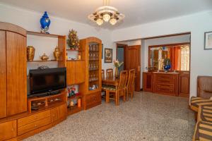 Brisa de Sesimbra - Spacious Family Apartment, 5min Walk to the Beach with Private Parking