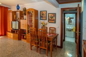 Brisa de Sesimbra - Spacious Family Apartment, 5min Walk to the Beach with Private Parking