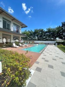 Fully furnished condo