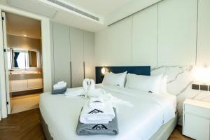 Unit 2303 Beachfront Pool-Facing Sea View