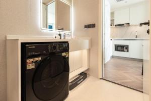 Unit 2303 Beachfront Pool-Facing Sea View