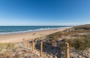 Sunday Drive - Nags Head MP 15, Oceanfront, Private Walkway to Beach, Pool, Hot Tub