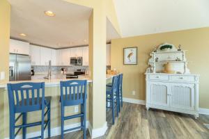 Sunday Drive - Nags Head MP 15, Oceanfront, Private Walkway to Beach, Pool, Hot Tub