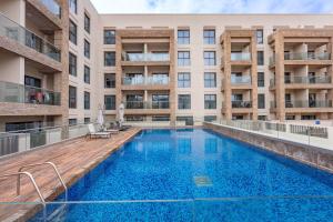 Free housekeeping visits during your stay - StayShort - Modern 3 Bedroom Duplex Apartment in JVC that Sleeps 5
