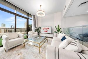 Free housekeeping visits during your stay - StayShort - Modern 3 Bedroom Duplex Apartment in JVC that Sleeps 5