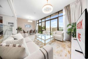 Free housekeeping visits during your stay - StayShort - Modern 3 Bedroom Duplex Apartment in JVC that Sleeps 5