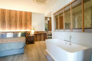 Koh Talu On Shore Hotel & Resort