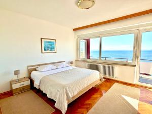 Blue View Apartment