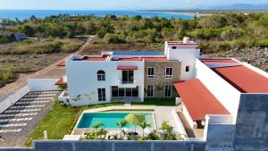 Private Ocean View Retreat with Pool Luxury HOM
