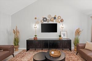 The Westwood - Charming Duplex Walkable to Plaza