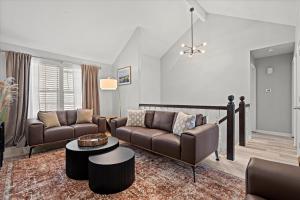 The Westwood - Charming Duplex Walkable to Plaza