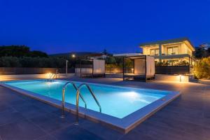 Limi Deluxe Sea View Suites - Private Pools