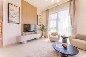 Spacious and Family-Friendly 3BR with Assistant Room, Offering Easy Access to Dubai Hills Park and Dubai Hills Mall, Park Horizon Tower 2, Dubai Hills by Deluxe Holiday Homes