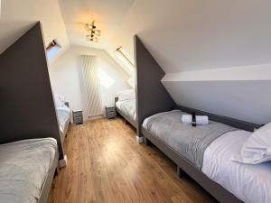 Private All-Weather Hot Tub House, Fire Pit & Pool Table, Free Parking, Near City Centre, Great Transport Links