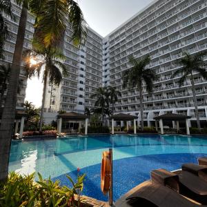 Shell Residence Pool View by Lenn