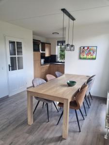 Woning met voorverwarmde, overdekte jacuzzi in de tuin