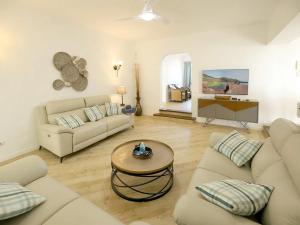 Wonderful Puerto Del Carmen Villa Central Location Villa Cilla Sea Views