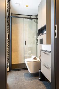 Lotus Lodge - Japanese Wellness Lodge in Zeeland - Private Sauna - Outdoor Shower - Japanese Garden - Free WiFi, Towels & Bed Linnen