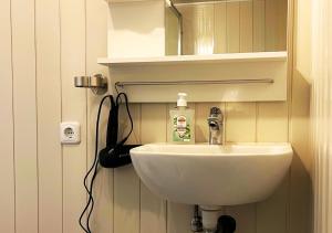 janu-homes - 4 Zimmer - 2 Apartments - 6 Betten - Boardinghouse Kirchplatz