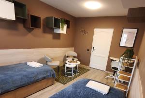 Cozy Double Room with Workspace Self Check in