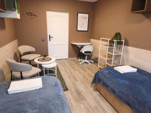 Cozy Double Room with Workspace Self Check in