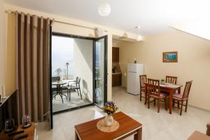 Velaris Apartments 101