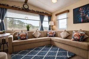 Cabin- Sleeps 8- Hot Tub Free Parking Wifi Pets