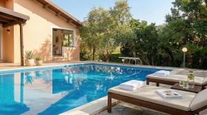 Villa Estrella Privé with Private Pool and Billiard room img1