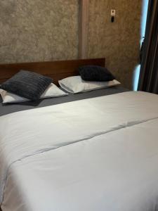 YOLO Loft House Private Group Stay