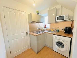 Stylish 1BR Near London City Airport & Excel - Garden & Smart Lock