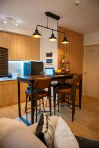 2 Bedroom Apartment Near Abreeza Mall Davao with Balcony 6 Guests
