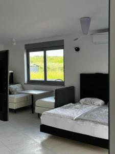 ENROOM Zambratija