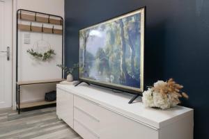 Coach House by Heath Hospital with Parking - Sleeps 4