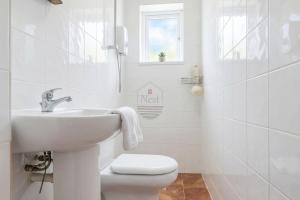 Coach House by Heath Hospital with Parking - Sleeps 4